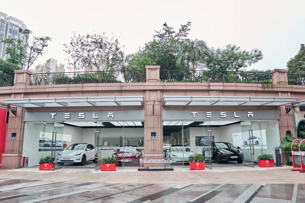 特斯拉一个月涨价 4 次，它可能憋了一个「大招」