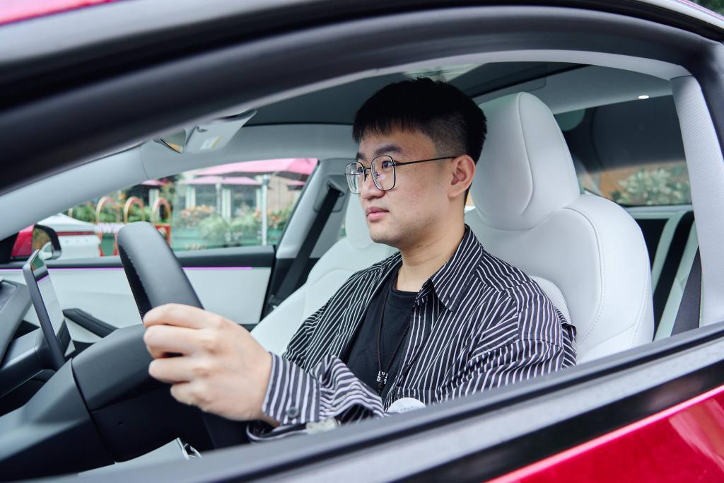 特斯拉一个月涨价 4 次，它可能憋了一个「大招」