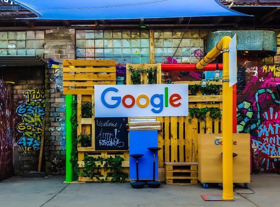 ChatGPT“周岁考”：微软发飙，谷歌磨刀