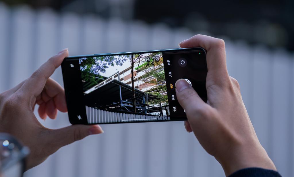 OPPO Reno11首发评测：「要啥有啥」才是「超级标准版」