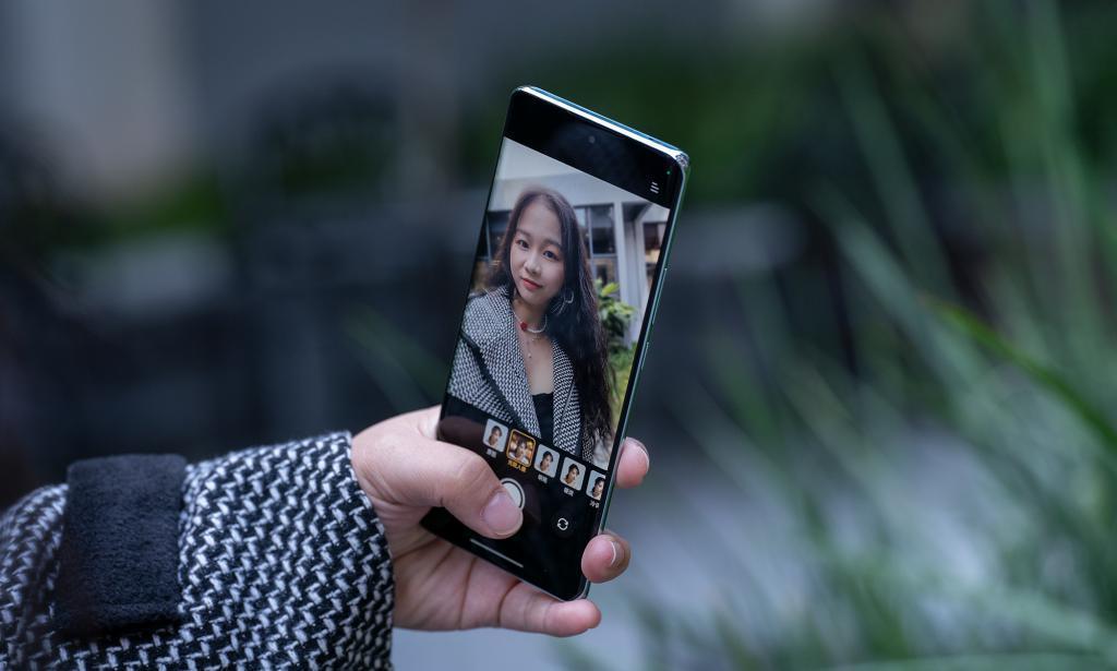 OPPO Reno11首发评测：「要啥有啥」才是「超级标准版」