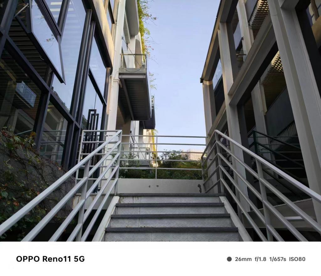 OPPO Reno11首发评测：「要啥有啥」才是「超级标准版」