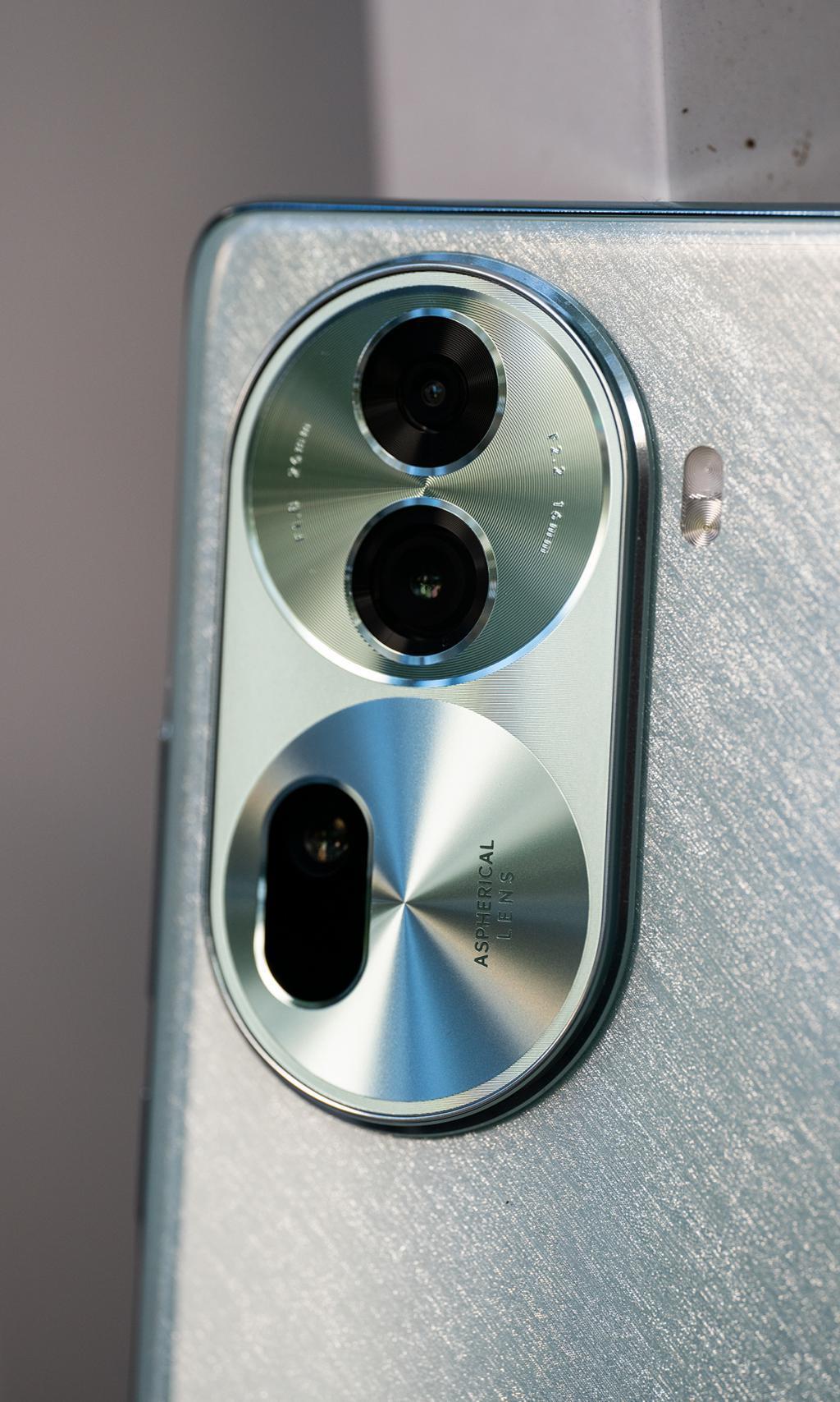 OPPO Reno11首发评测：「要啥有啥」才是「超级标准版」