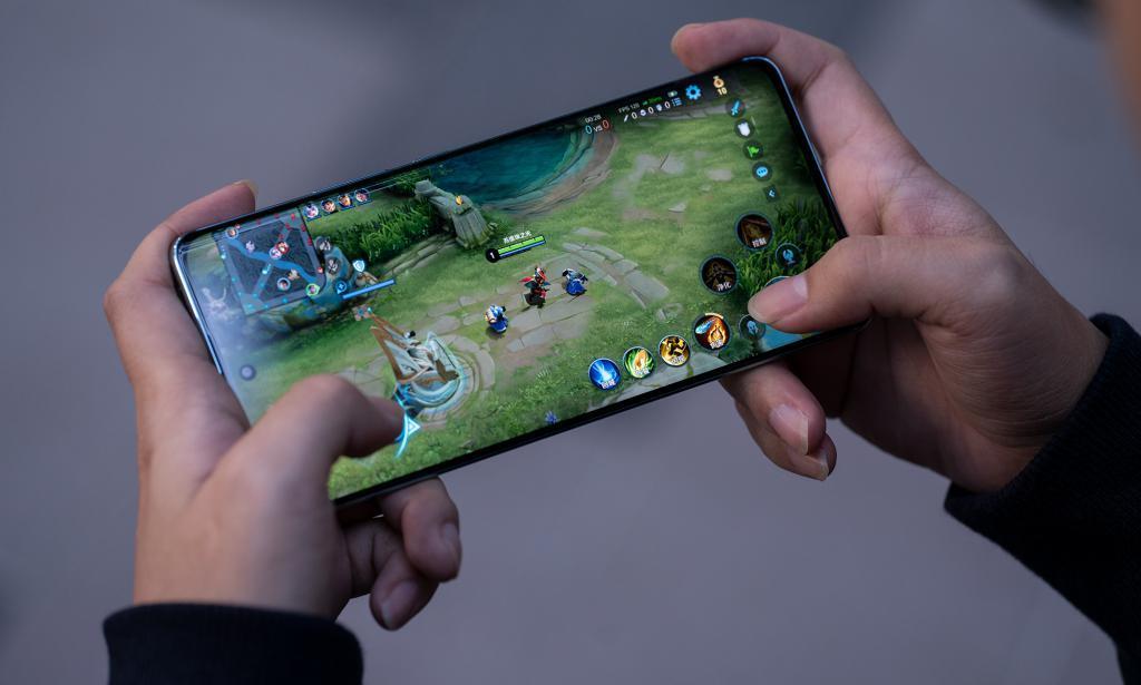 OPPO Reno11首发评测：「要啥有啥」才是「超级标准版」