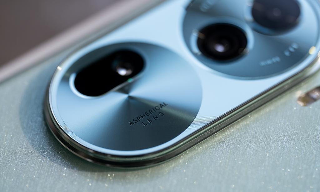 OPPO Reno11首发评测：「要啥有啥」才是「超级标准版」