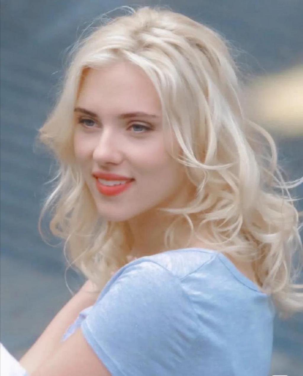 为艺术献身的女星：“黑寡妇”斯嘉丽·约翰逊，从小美到大！