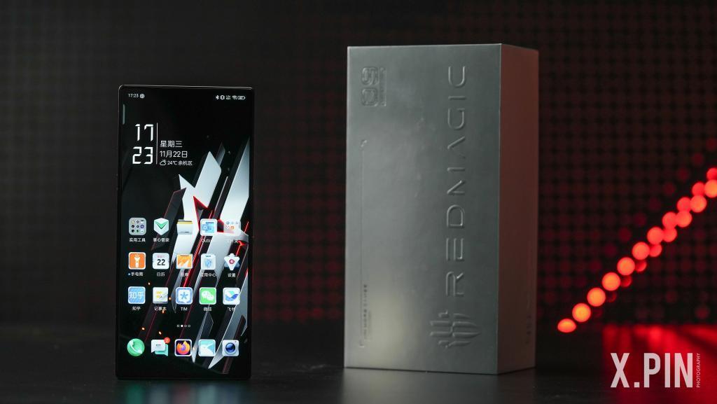 双面纯平不打孔，红魔在游戏手机上玩的设计，成了。