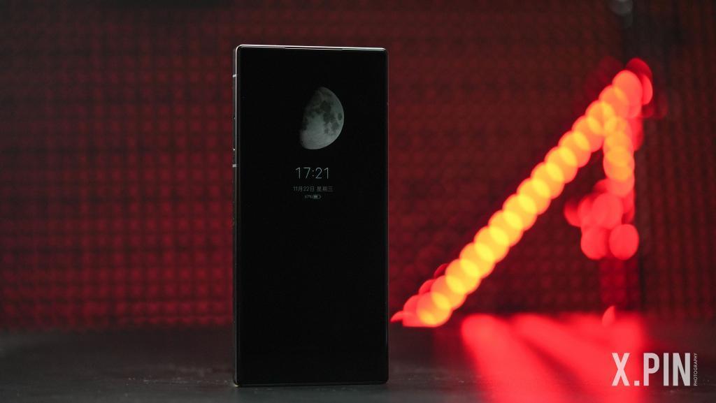 双面纯平不打孔，红魔在游戏手机上玩的设计，成了。