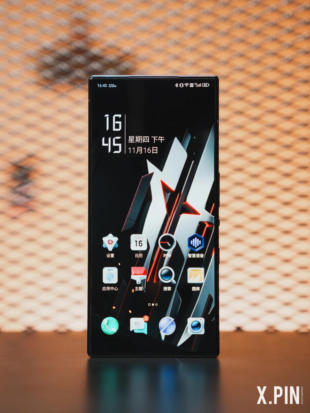 双面纯平不打孔，红魔在游戏手机上玩的设计，成了。