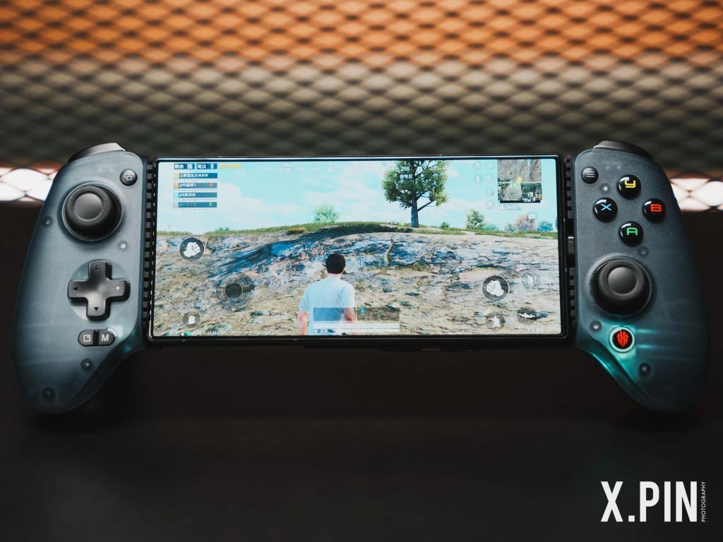 双面纯平不打孔，红魔在游戏手机上玩的设计，成了。