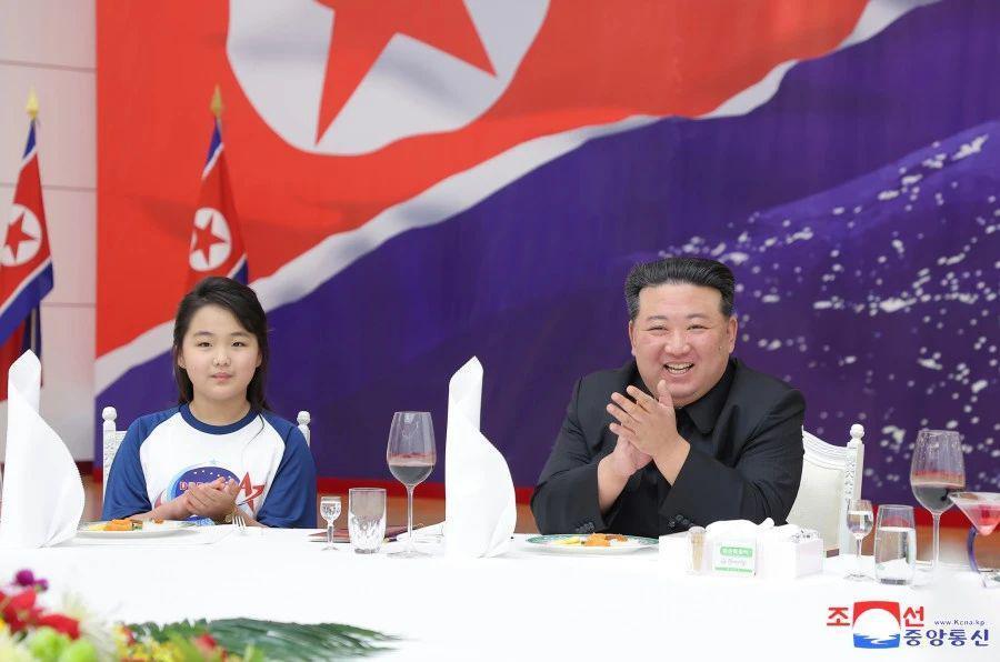 金正恩视察侦察卫星“万里镜-1”号运用准备情况