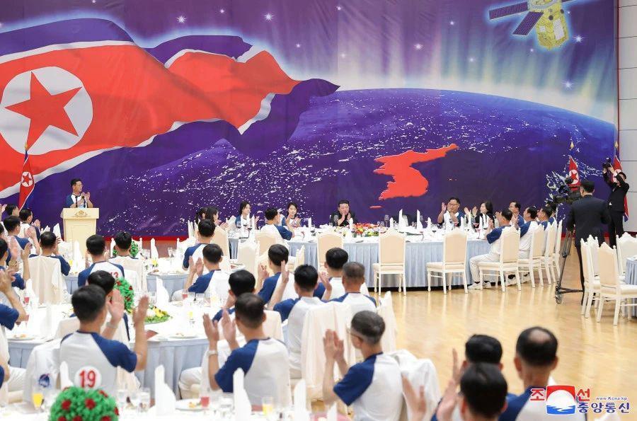 金正恩视察侦察卫星“万里镜-1”号运用准备情况