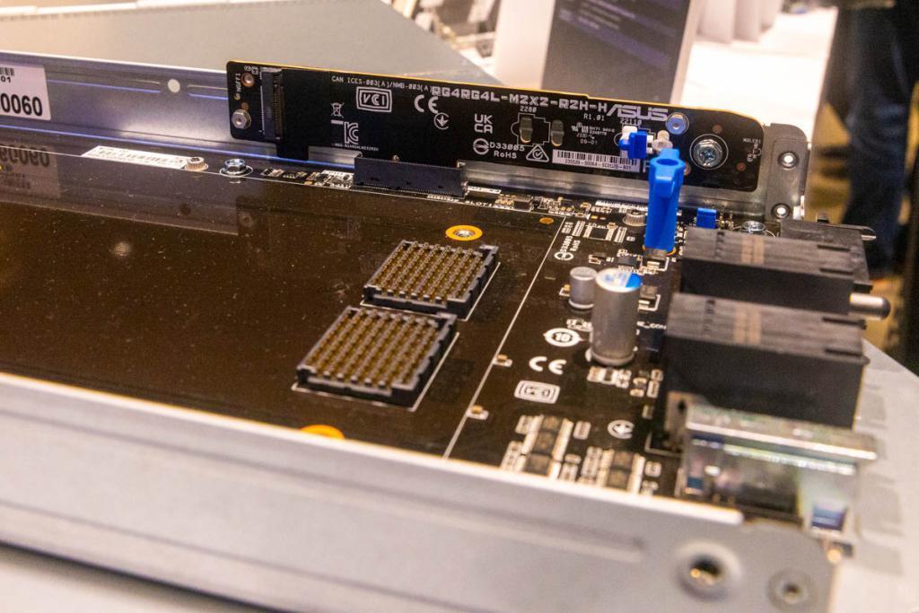 576个 Neoverse V2 核心，华硕展示2U RS720QN-E11-RS24U 服务器