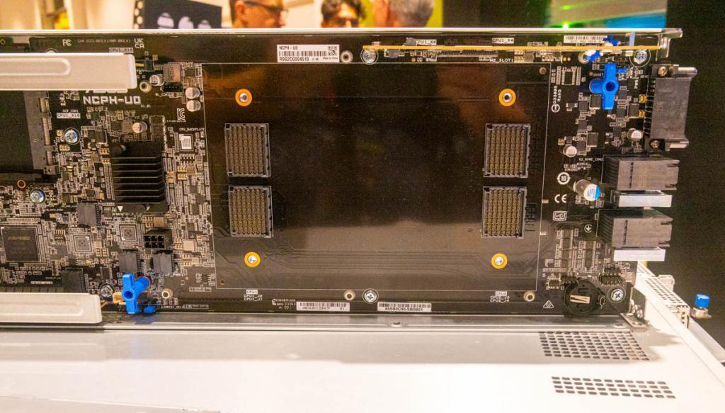 576个 Neoverse V2 核心，华硕展示2U RS720QN-E11-RS24U 服务器