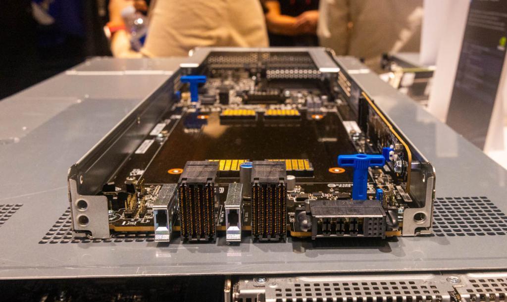 576个 Neoverse V2 核心，华硕展示2U RS720QN-E11-RS24U 服务器