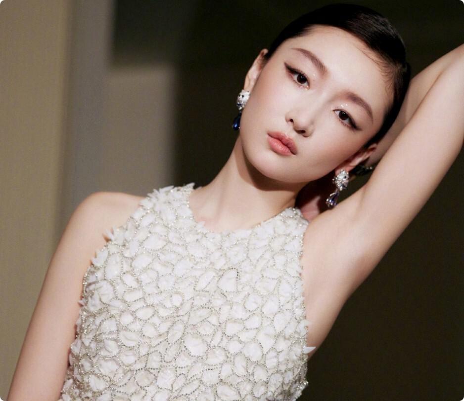 上海红毯“真大胆”，身材一个比一个丰满有料，有人出糗有人惊艳
