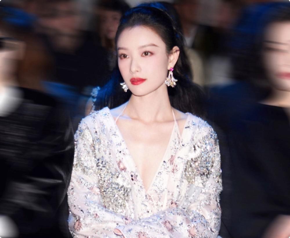 上海红毯“真大胆”，身材一个比一个丰满有料，有人出糗有人惊艳