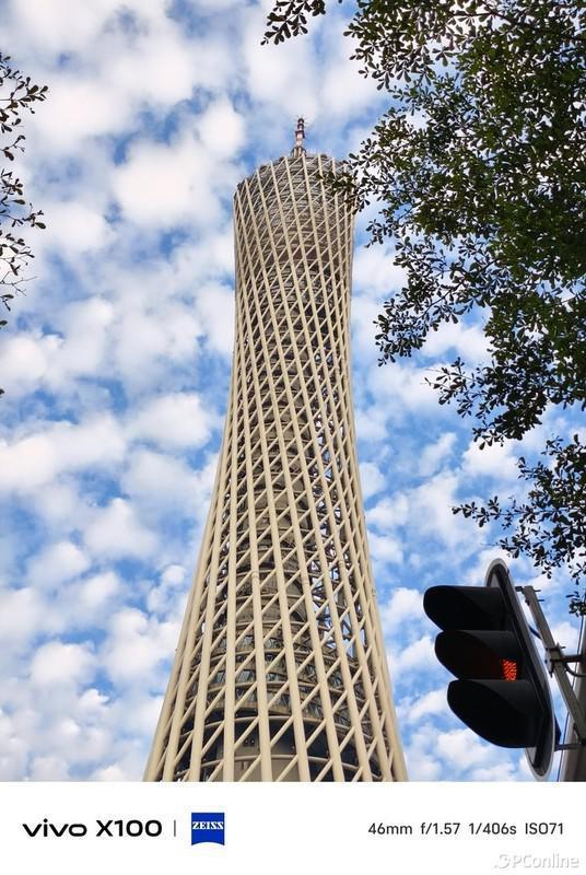 不露锋芒的旗舰标准版，也能拥有满分体验