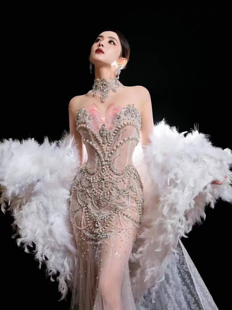 红毯比美！倪妮冻得发抖娜扎下楼梯封神，热巴同款卡戴珊身材辣翻