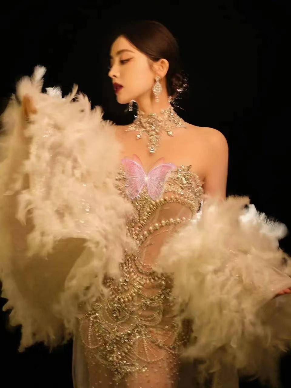 红毯比美！倪妮冻得发抖娜扎下楼梯封神，热巴同款卡戴珊身材辣翻