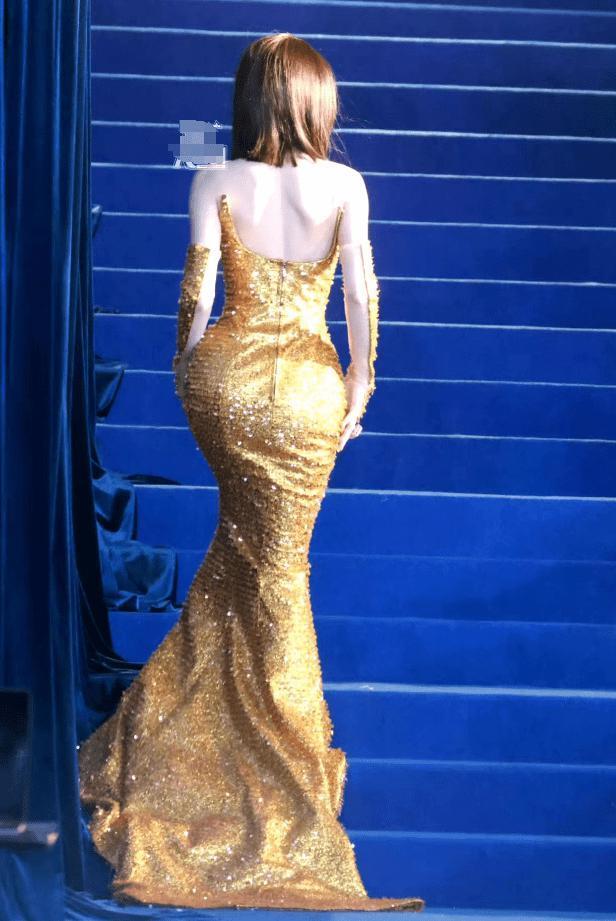 红毯比美！倪妮冻得发抖娜扎下楼梯封神，热巴同款卡戴珊身材辣翻