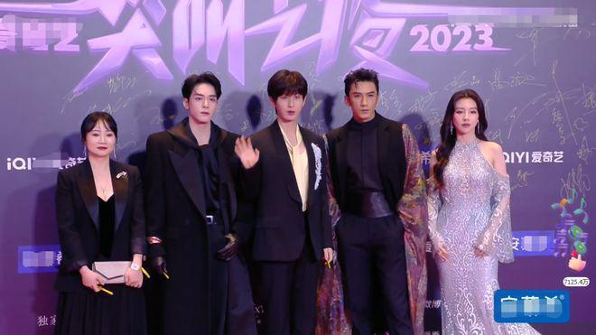 尖叫之夜尴尬瞬间：张译缺席狂飙导演说人齐，闫妮拿错张若昀奖杯