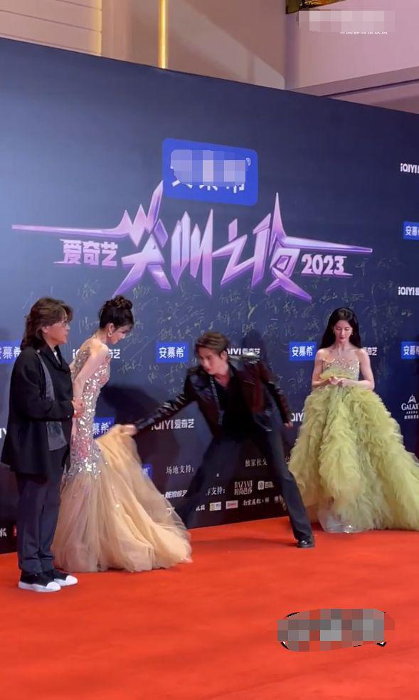 尖叫之夜尴尬瞬间：张译缺席狂飙导演说人齐，闫妮拿错张若昀奖杯