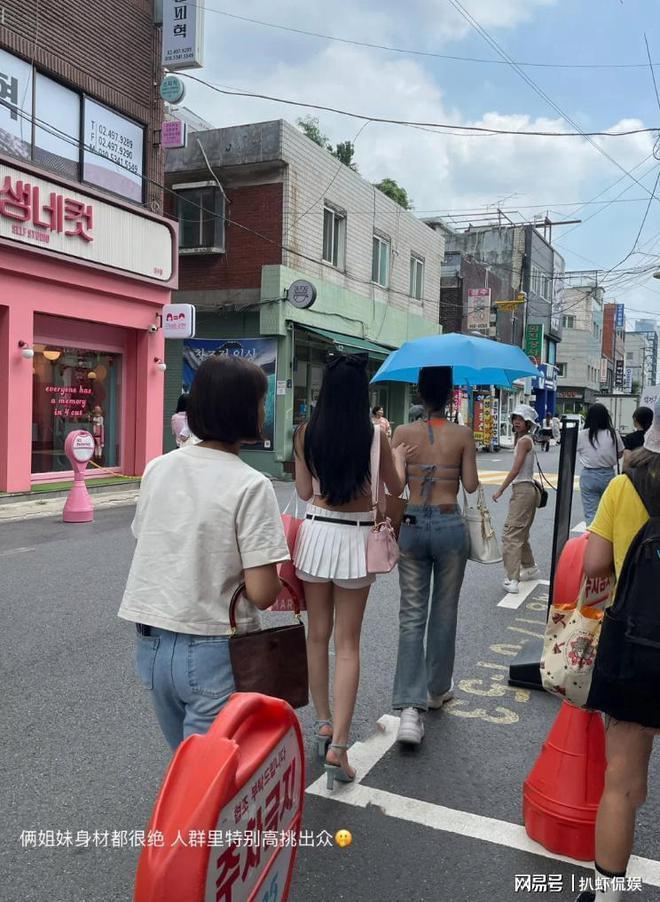 小S为二女儿庆生，16岁Lily精致漂亮打扮成熟，母女同框似闺蜜