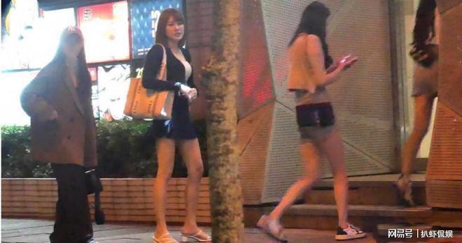 小S为二女儿庆生，16岁Lily精致漂亮打扮成熟，母女同框似闺蜜
