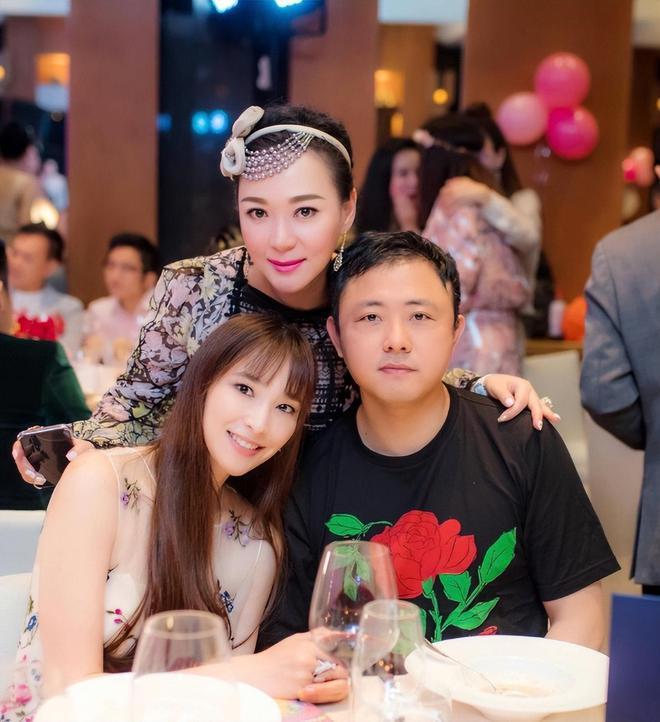 吴佩慈豪门梦碎！男友纪晓波被定性为恶势力首脑，姨妈被判8年半