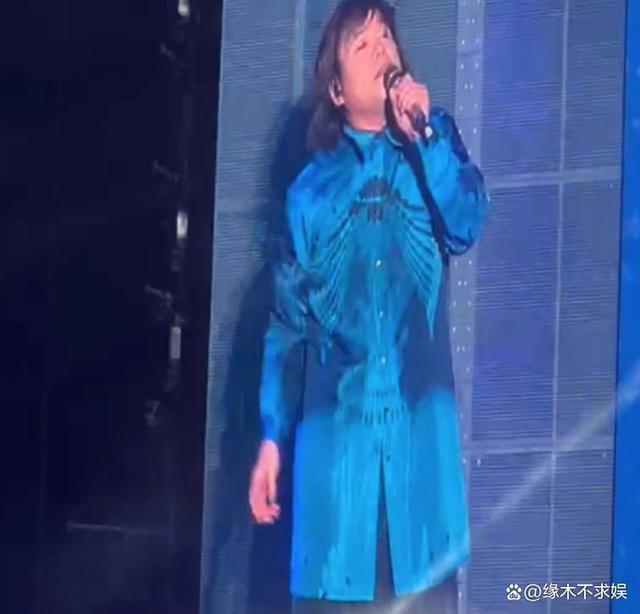 伍佰演唱会翻车！1280票价看不到人，歌迷闹事太混乱，合肥引争议