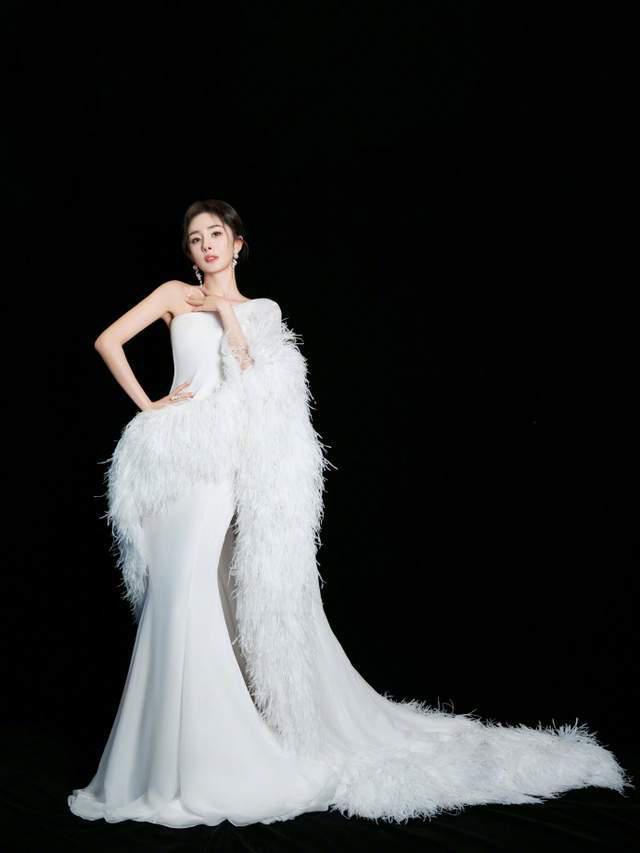 尖叫之夜女星有多拼？倪妮两套高定称霸，杨幂全球首穿搭50万珠宝