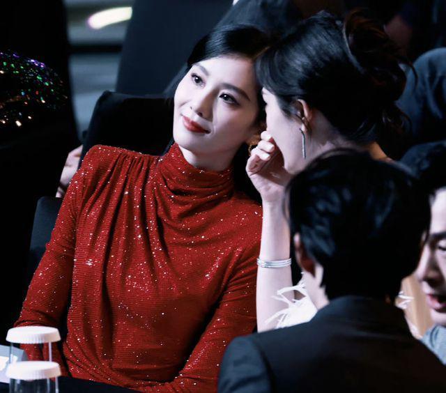 尖叫之夜女星有多拼？倪妮两套高定称霸，杨幂全球首穿搭50万珠宝