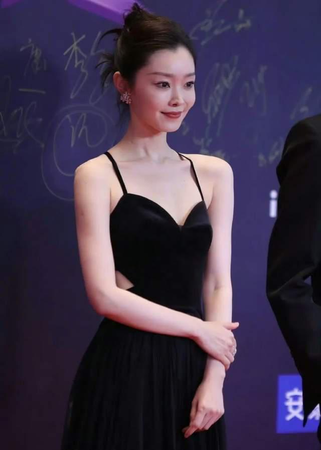 尖叫之夜女星有多拼？倪妮两套高定称霸，杨幂全球首穿搭50万珠宝