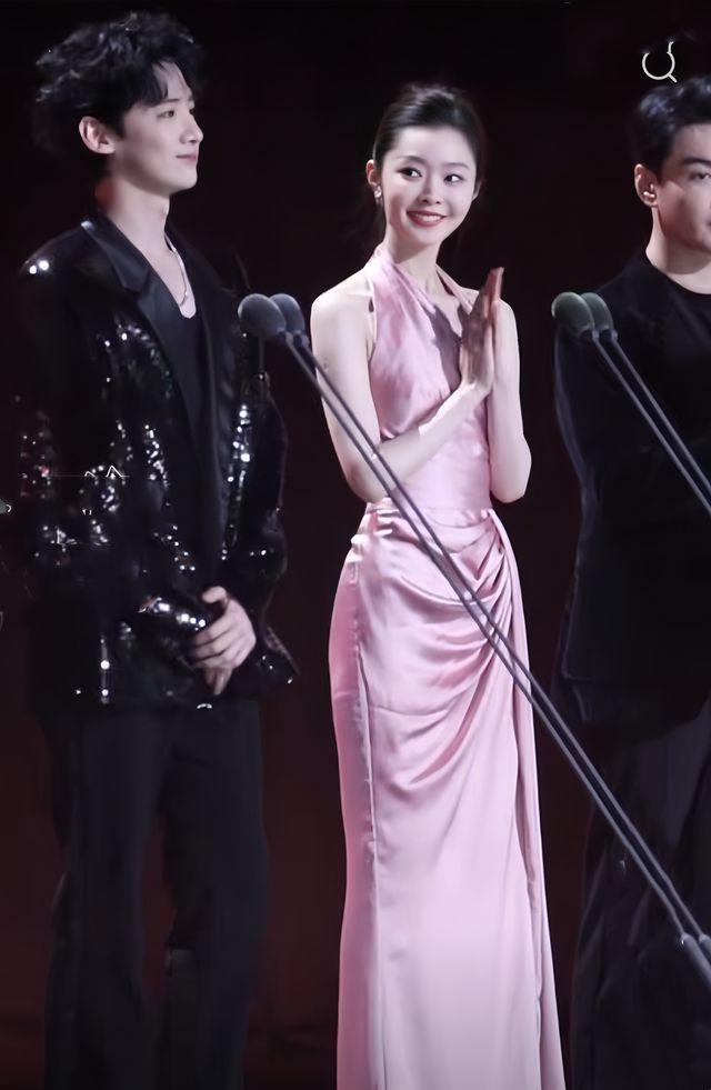 尖叫之夜女星有多拼？倪妮两套高定称霸，杨幂全球首穿搭50万珠宝