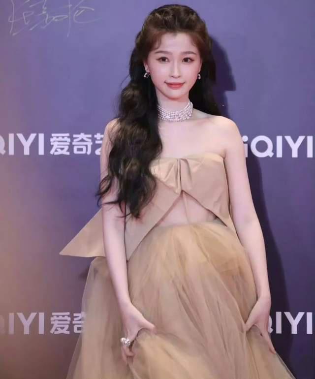 尖叫之夜女星有多拼？倪妮两套高定称霸，杨幂全球首穿搭50万珠宝