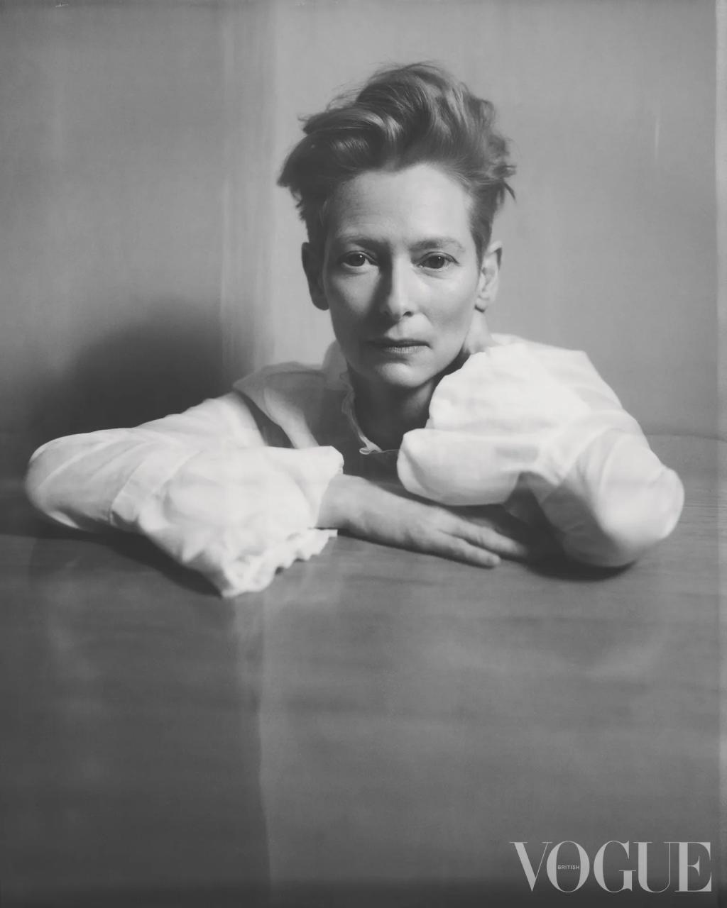 不断换脸的63岁“外星人”，凭什么当女神？