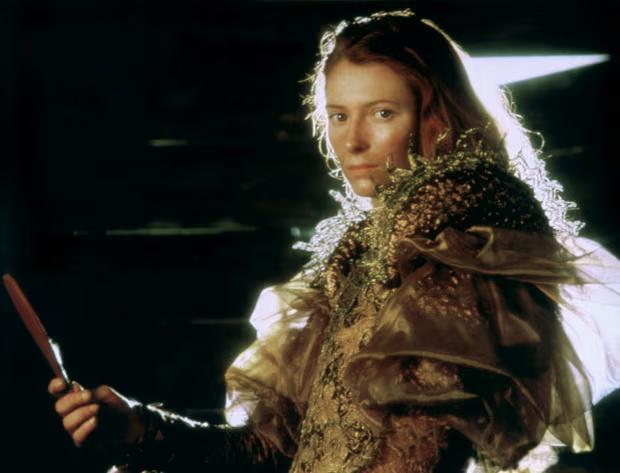 不断换脸的63岁“外星人”，凭什么当女神？