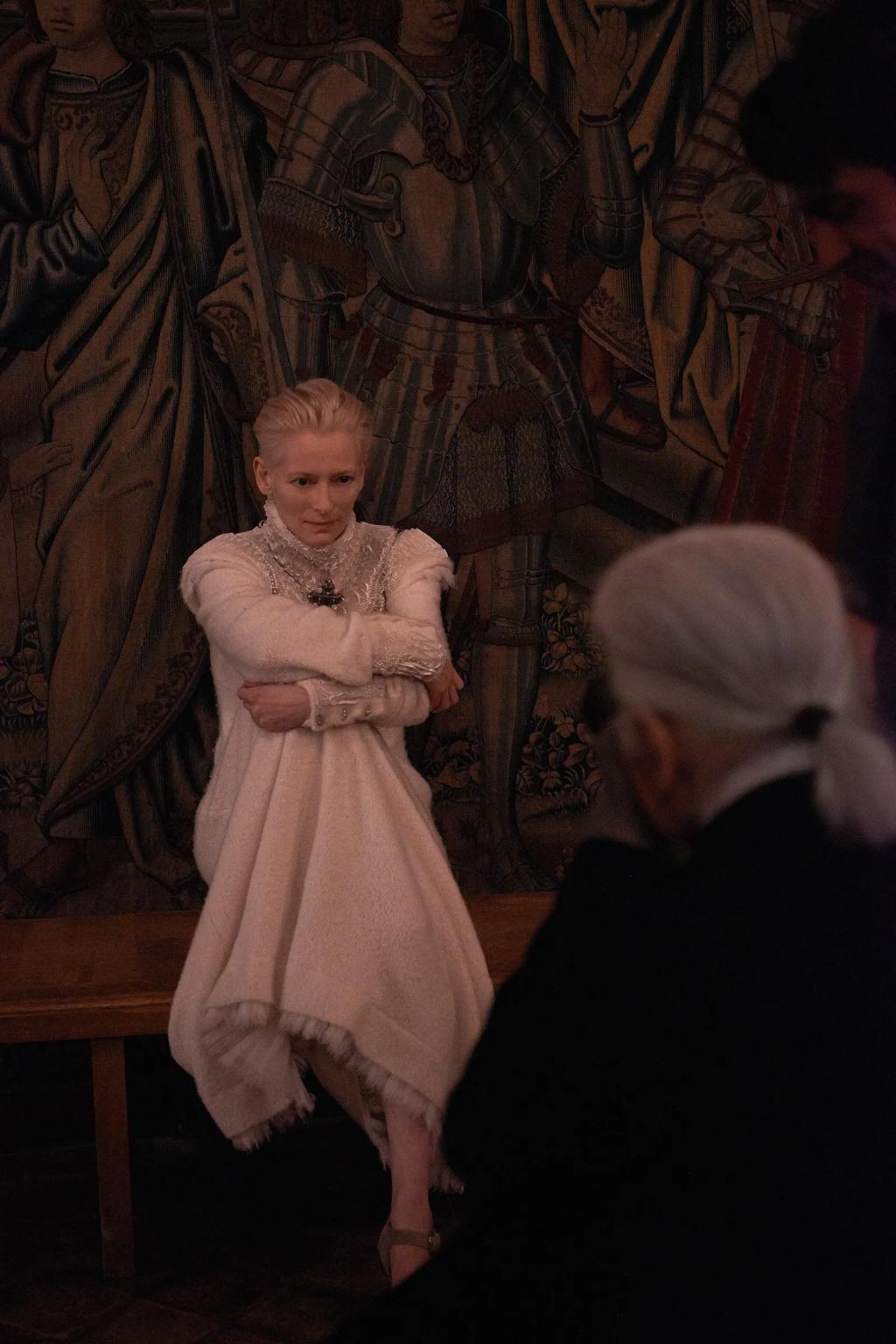 不断换脸的63岁“外星人”，凭什么当女神？