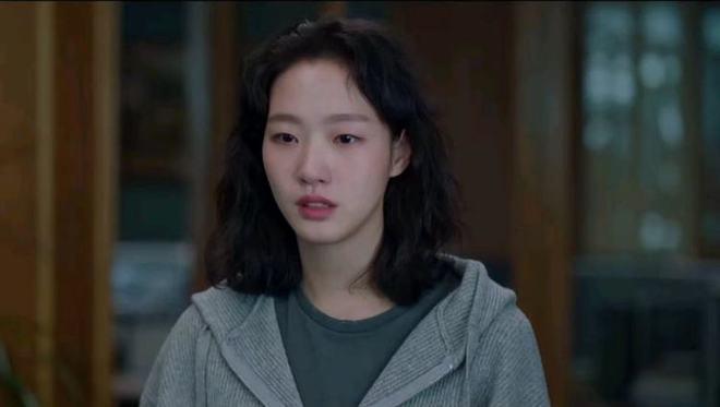 金高银,真演不了贫穷脸