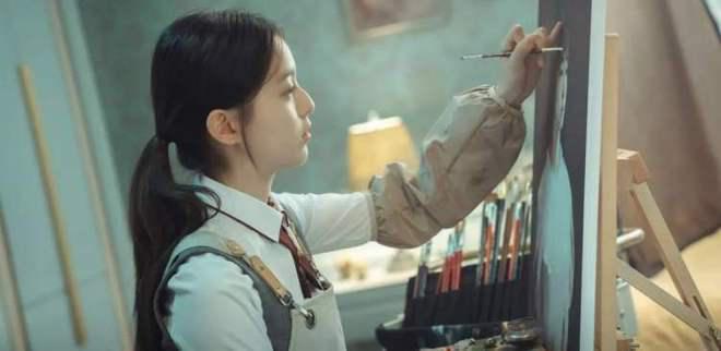 金高银,真演不了贫穷脸