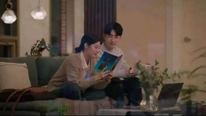 金高银,真演不了贫穷脸