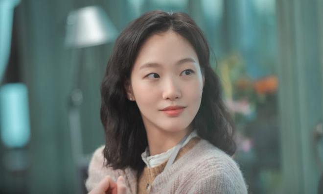 金高银,真演不了贫穷脸