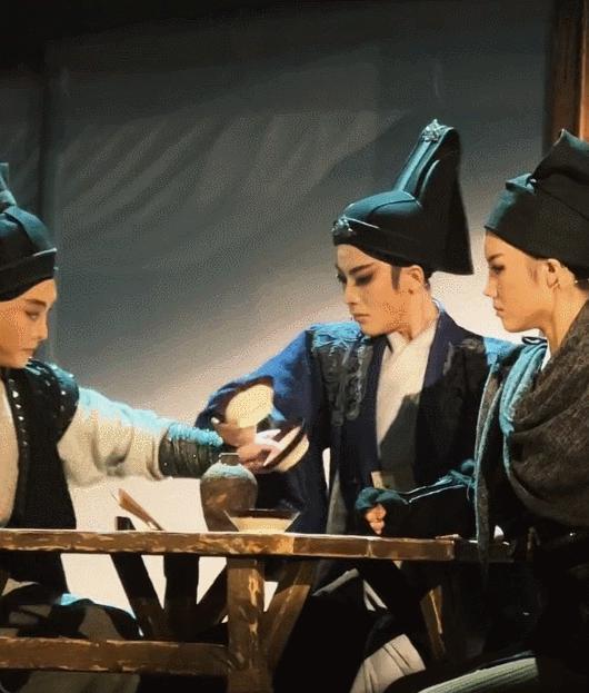 她一火，内娱男明星该集体退圈了