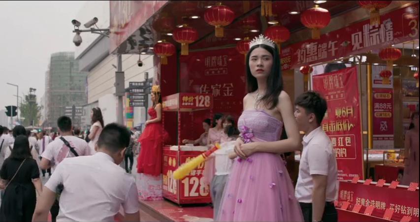 华语圈集体祝贺她，偏偏我们看不到