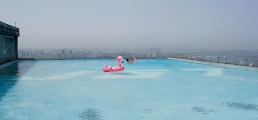 华语圈集体祝贺她，偏偏我们看不到