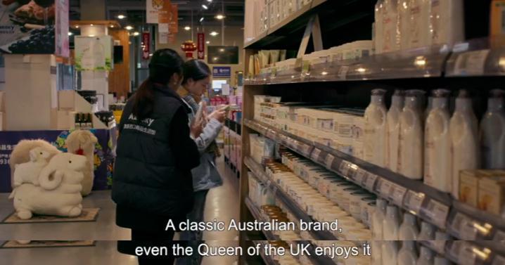 华语圈集体祝贺她，偏偏我们看不到