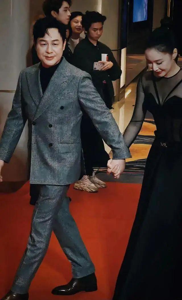 热搜！尖叫之夜6对情侣都有奖：白鹿对张凌赫翻白眼已分手，张颂文高叶超甜蜜