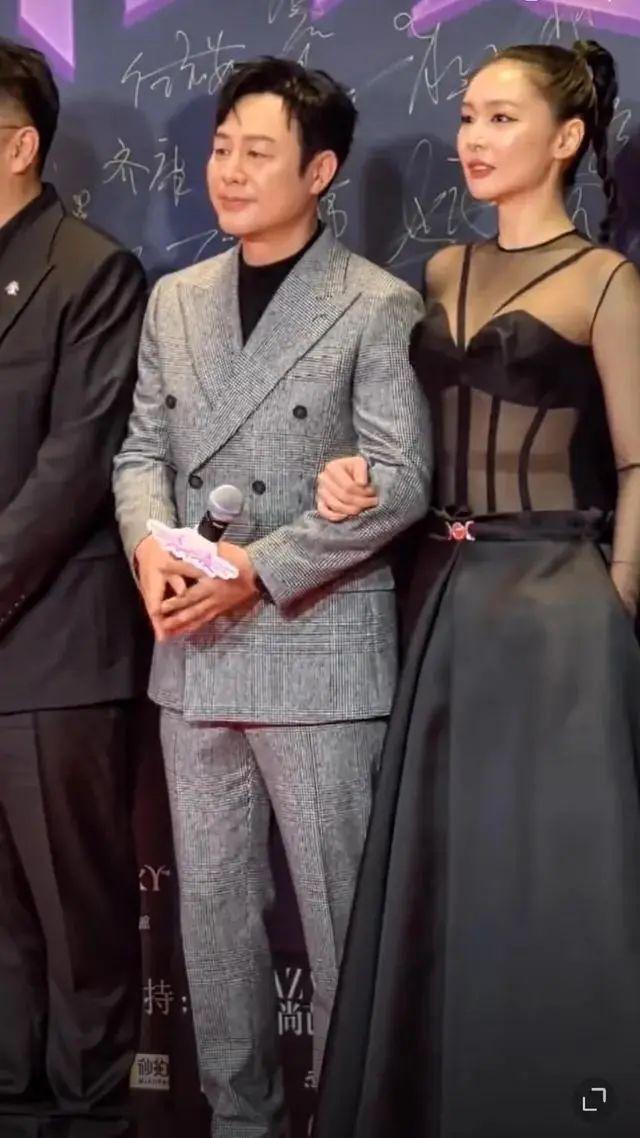 热搜！尖叫之夜6对情侣都有奖：白鹿对张凌赫翻白眼已分手，张颂文高叶超甜蜜