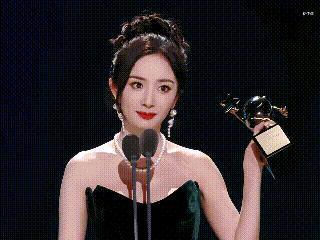 热搜！尖叫之夜6对情侣都有奖：白鹿对张凌赫翻白眼已分手，张颂文高叶超甜蜜